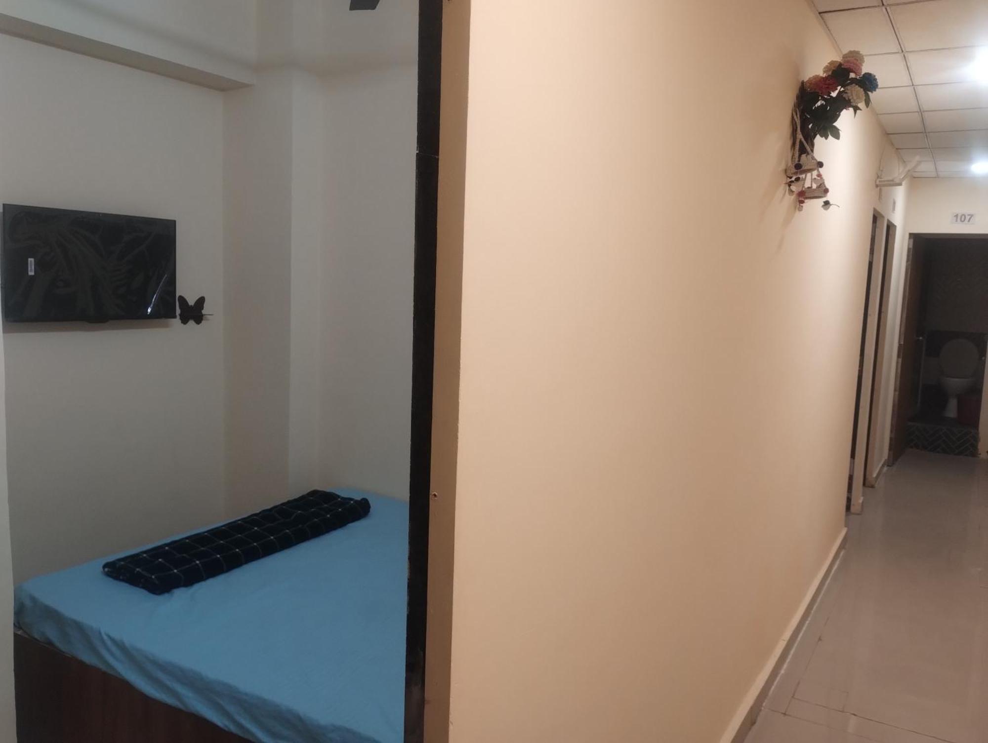 Hotel Metro Althan Surat Ngoại thất bức ảnh