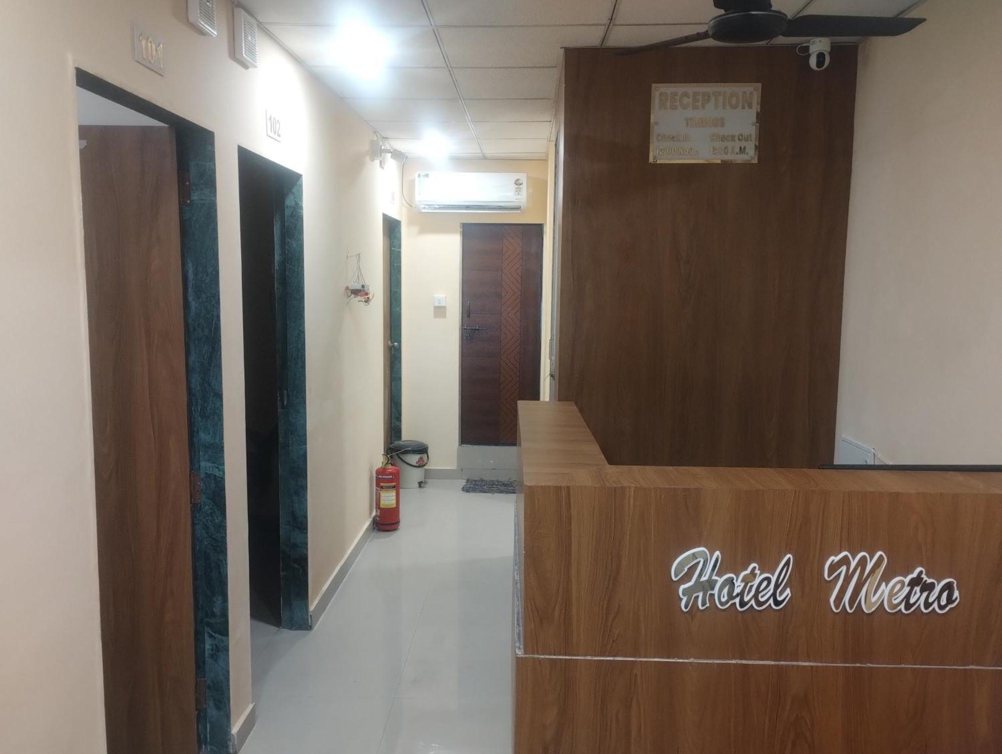 Hotel Metro Althan Surat Ngoại thất bức ảnh