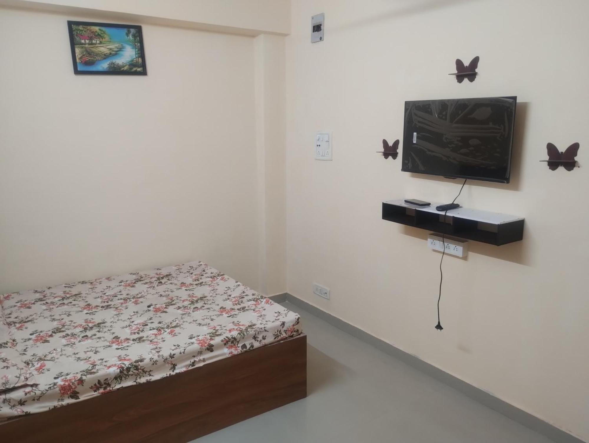 Hotel Metro Althan Surat Ngoại thất bức ảnh