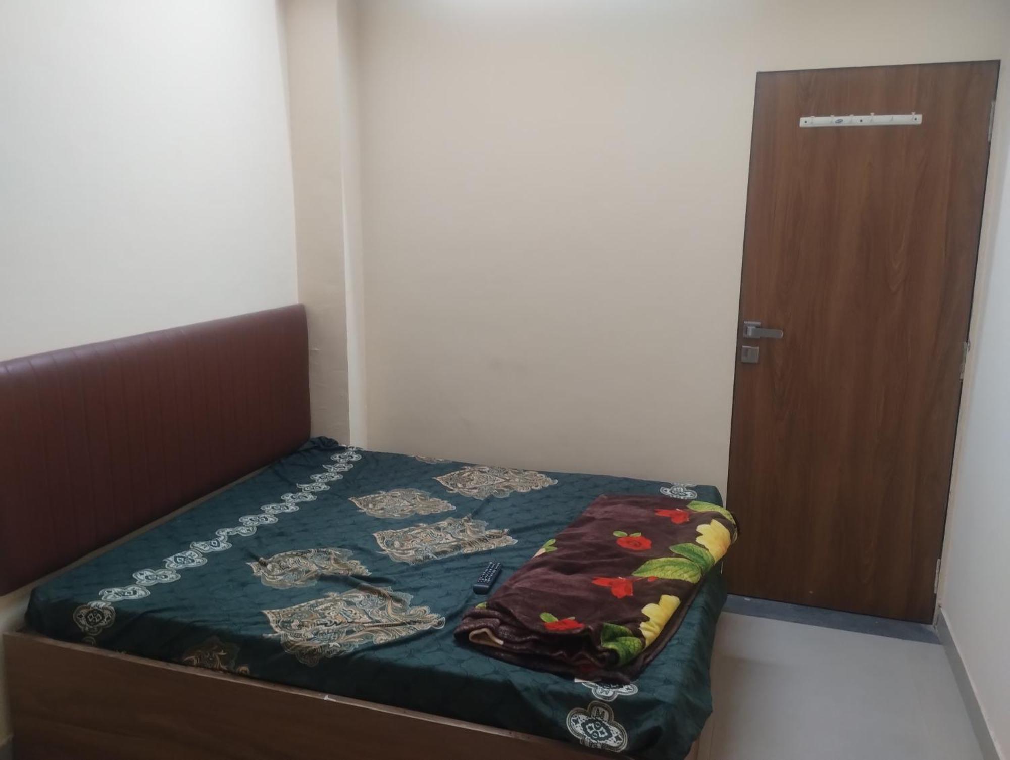 Hotel Metro Althan Surat Ngoại thất bức ảnh