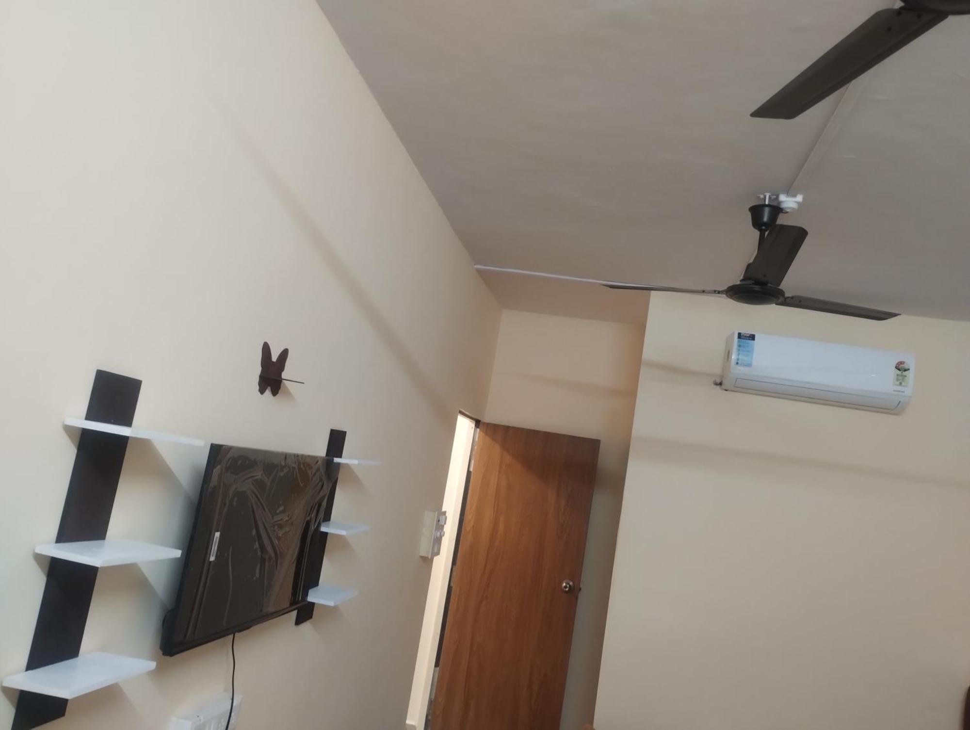 Hotel Metro Althan Surat Ngoại thất bức ảnh